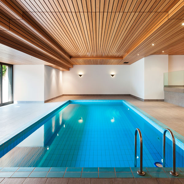 Desinfectar piscinas con ozono